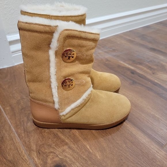 Boots - Picture 2 of 4